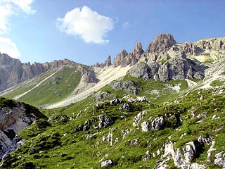 le Crode dei Piani dal Pian di Cengia, poco prima dell’innesto sul sent. segn. 104