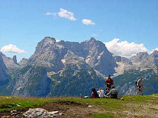 dalla Forc. Maraia si gode un panorama di ampio respiro; qui il Gruppo del Sorapìss