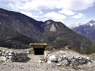 La ricostruzione di una postazione della Grande Guerra a Col Cianpón