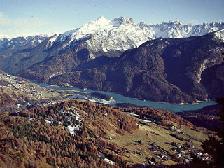 Panoramica dalla Costanuda verso il fondovalle cadorino e le DOlomiti d'Oltrepiave